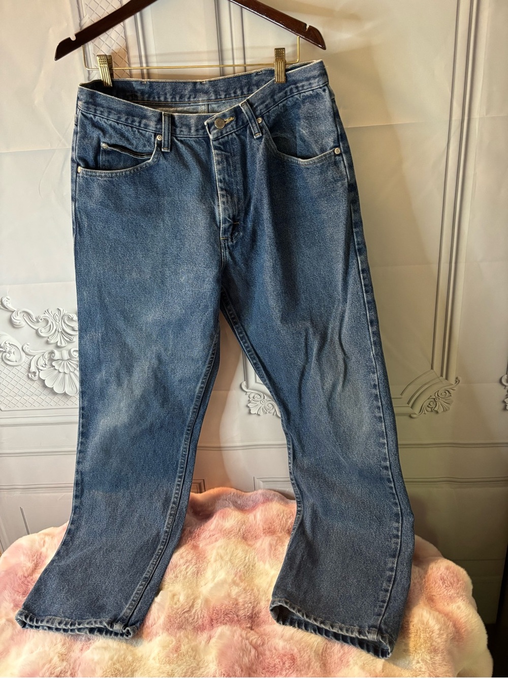 Premium Quality Wrangler Men's Dark Wash Relaxed Fit Denim Jeans, Size 34x32